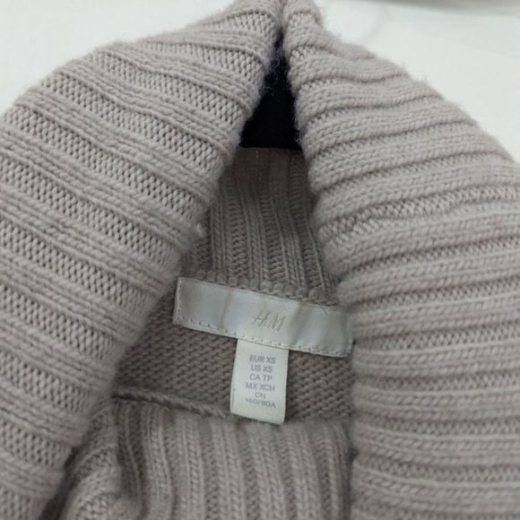 H&M Turtleneck Sweater - Picture 2 of 3